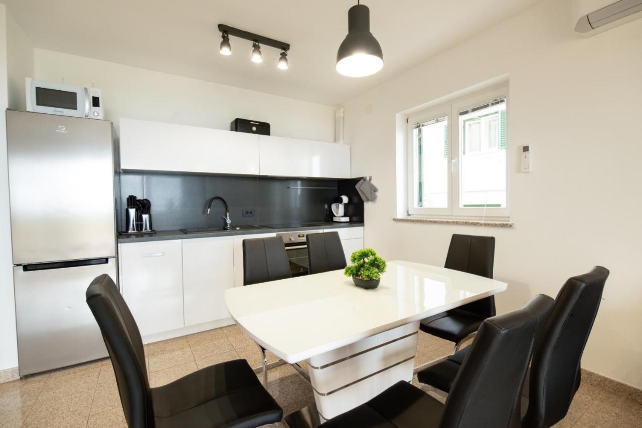 Seaview Apartment Lea Icici Bagian luar foto