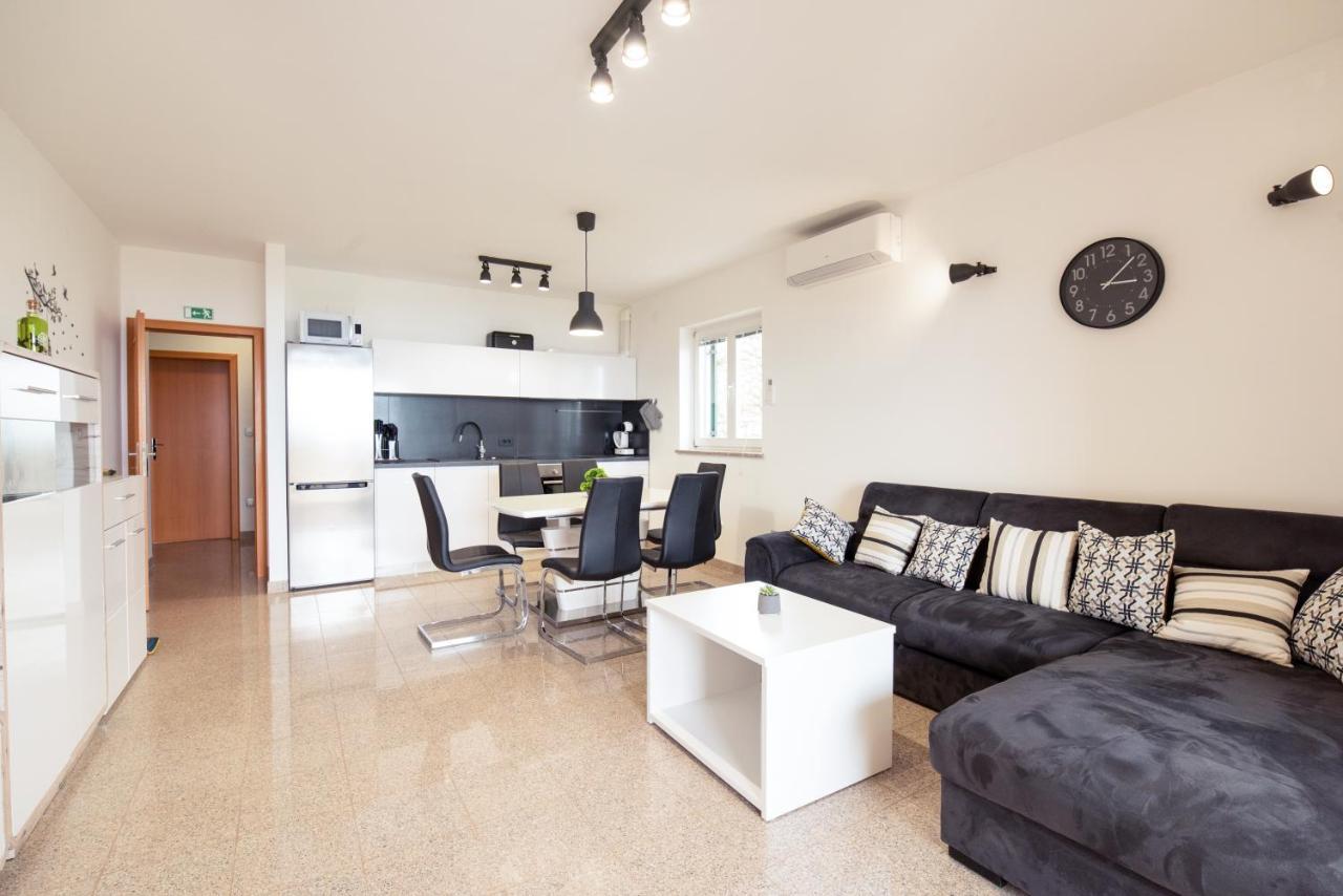 Seaview Apartment Lea Icici Bagian luar foto