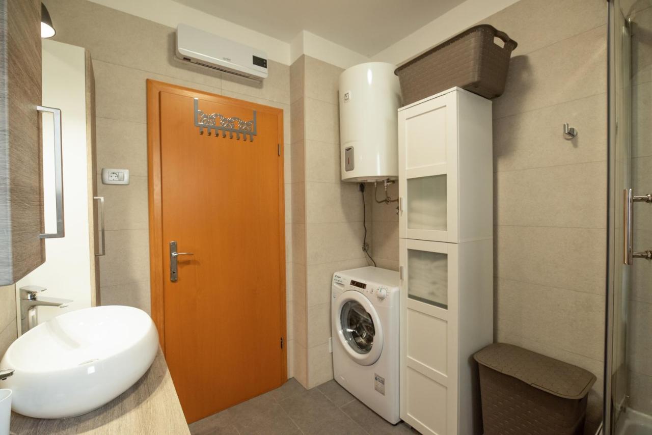 Seaview Apartment Lea Icici Bagian luar foto