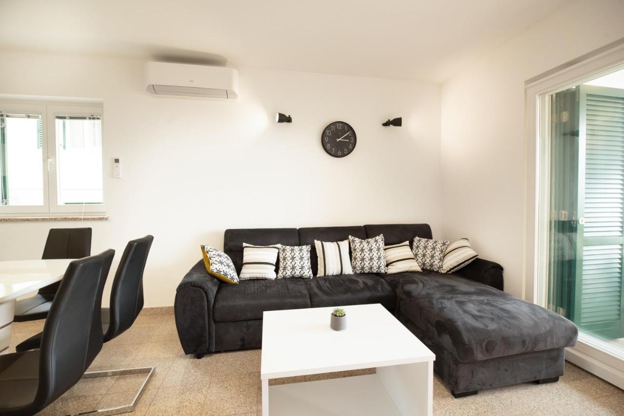 Seaview Apartment Lea Icici Bagian luar foto
